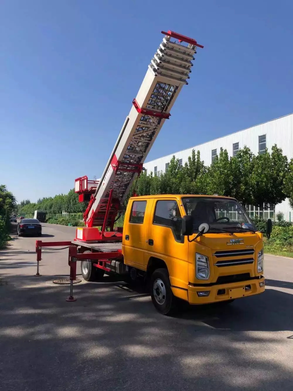 九所镇附近的云梯车出租服务：轻松解决高空作业需求