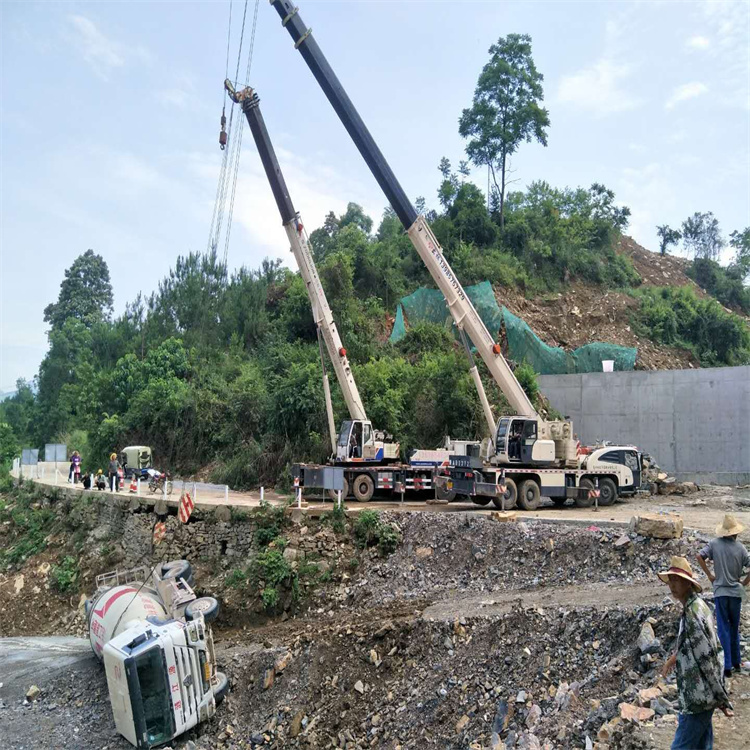 九所镇汽车掉沟里叫吊车救援要多少钱