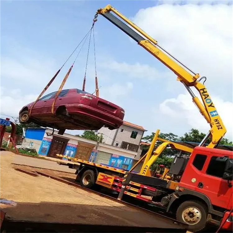 九所镇吊车吊汽车的正确方法